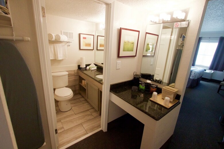 Hotel At Home Inn & Suites