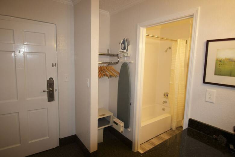 Hotel At Home Inn & Suites