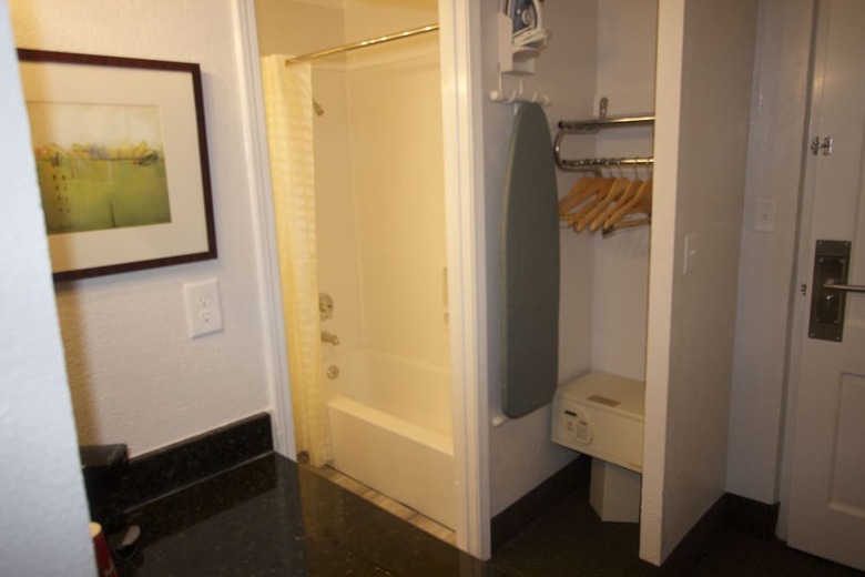 Hotel At Home Inn & Suites