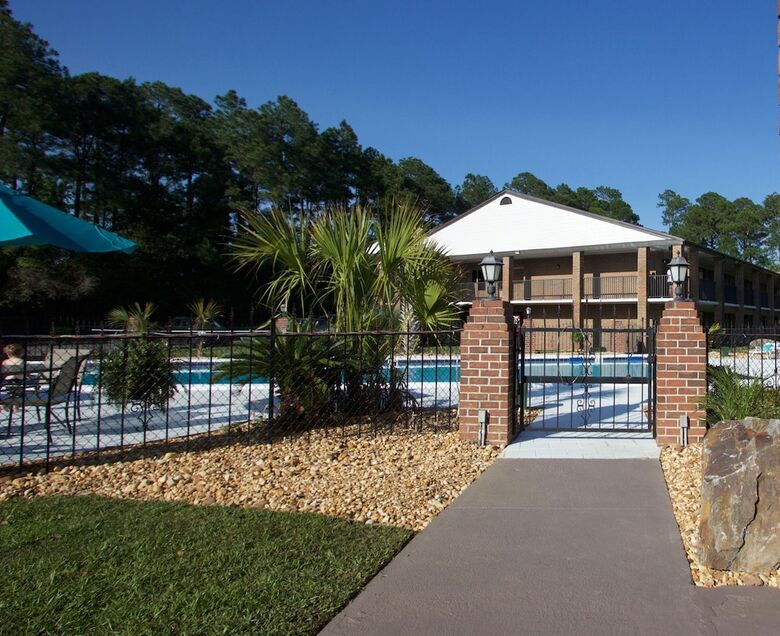 Hotel At Home Inn & Suites