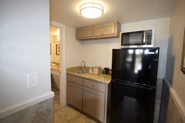 Hotel At Home Inn & Suites