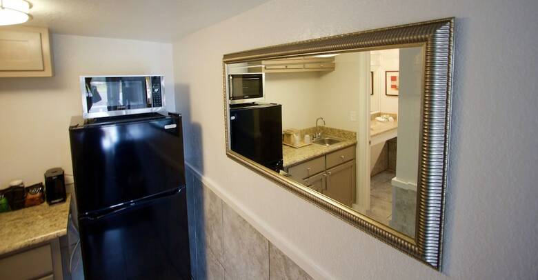 Hotel At Home Inn & Suites