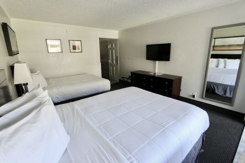 Hotel At Home Inn & Suites