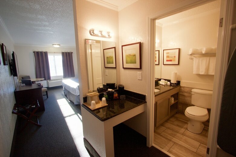 Hotel At Home Inn & Suites