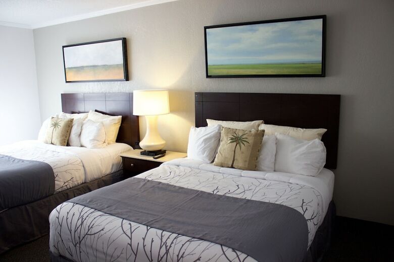 Hotel At Home Inn & Suites