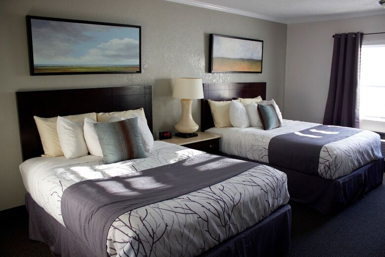 Hotel At Home Inn & Suites