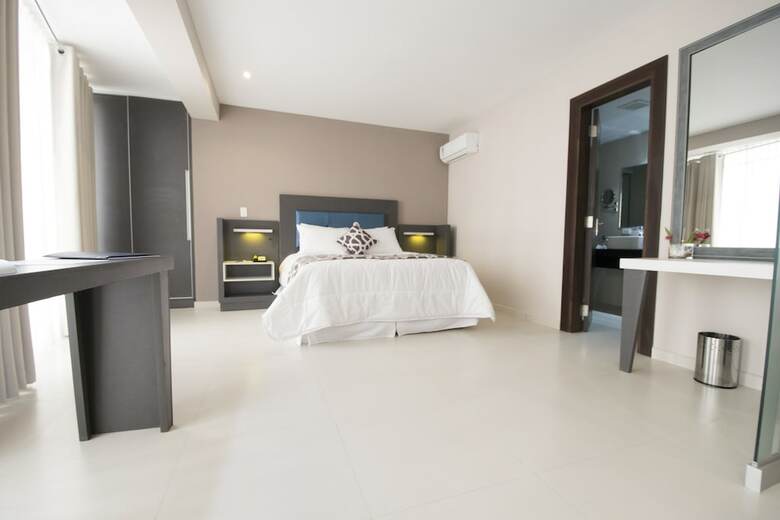 Hotel Camino Plaza