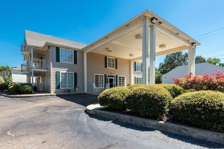 Hotel Plantation Oaks Suites & Inn