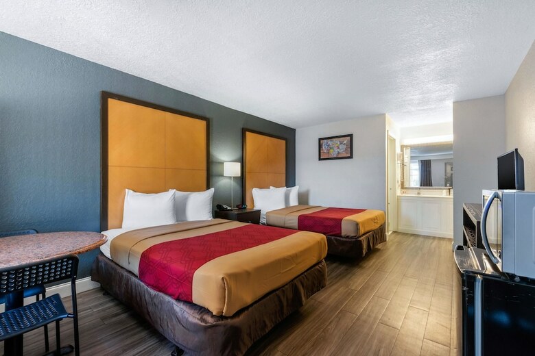 Hotel Econo Lodge Airport At Rj Stadium
