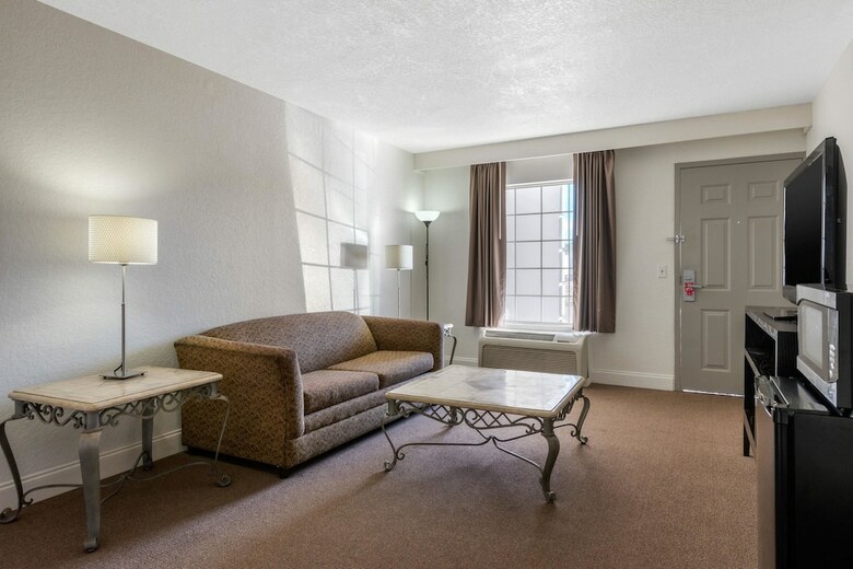 Hotel Econo Lodge Airport At Rj Stadium