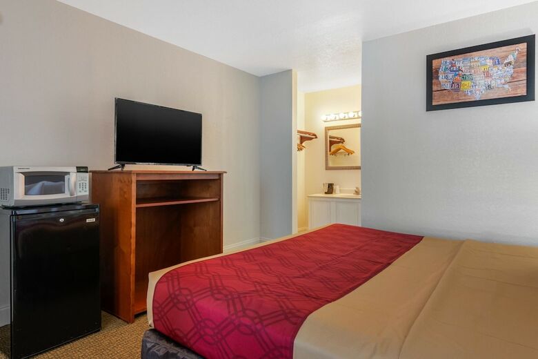 Hotel Econo Lodge Airport At Rj Stadium