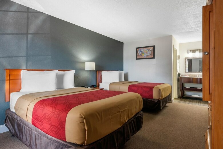 Hotel Econo Lodge Airport At Rj Stadium
