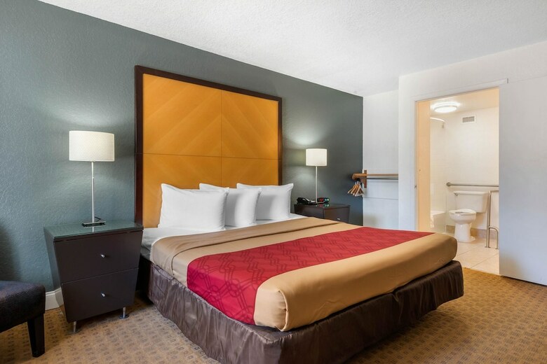 Hotel Econo Lodge Airport At Rj Stadium