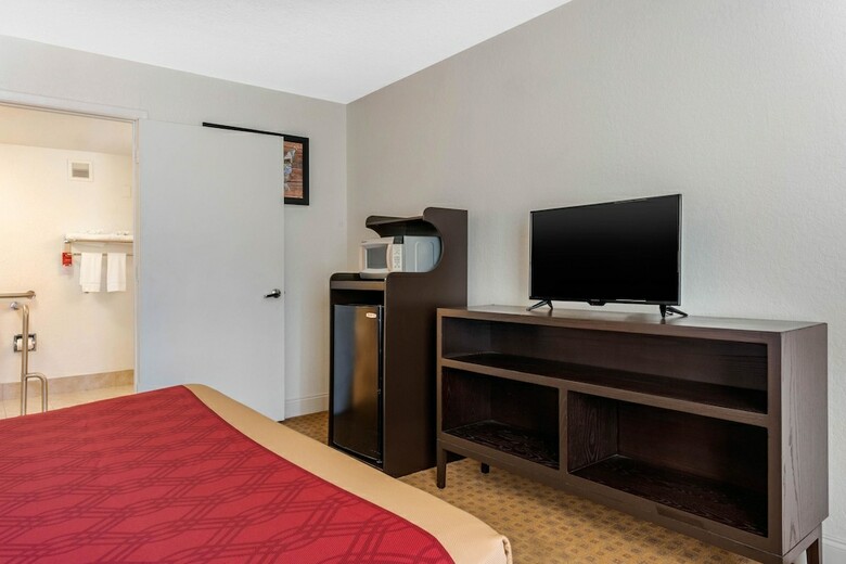 Hotel Econo Lodge Airport At Rj Stadium