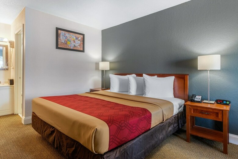 Hotel Econo Lodge Airport At Rj Stadium