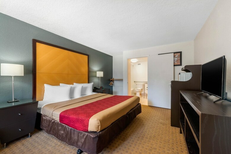 Hotel Econo Lodge Airport At Rj Stadium