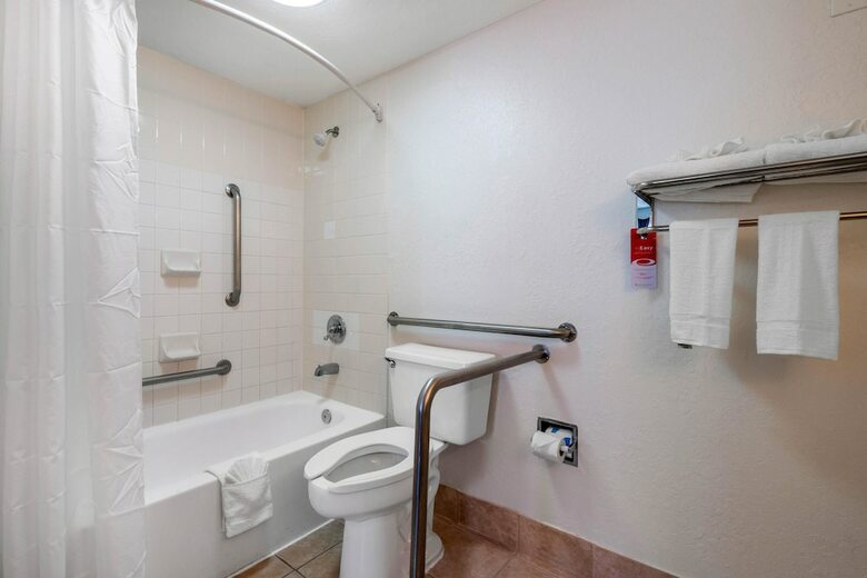 Hotel Econo Lodge Airport At Rj Stadium