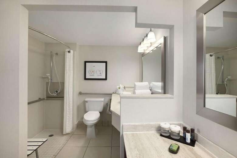 Hotel Embassy Suites By Hilton Tampa Airport Westshore
