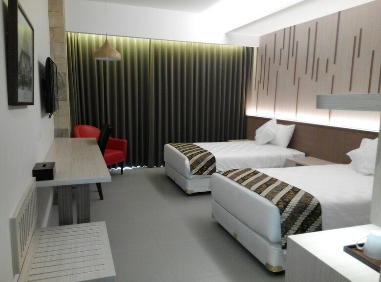 Grand Laguna Hotel & Villa