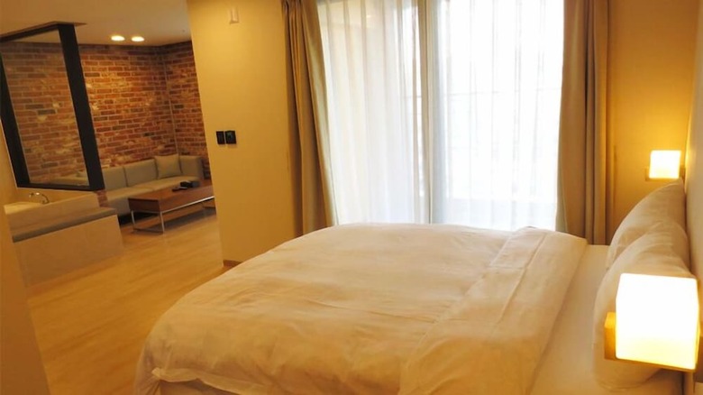 Hotel Khan