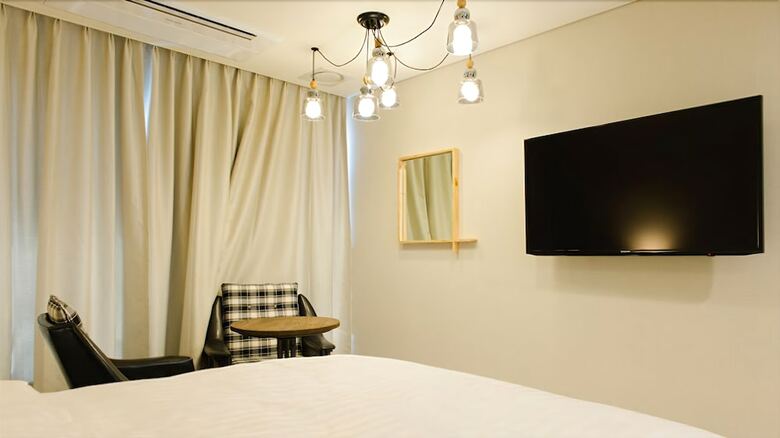 Hotel Khan
