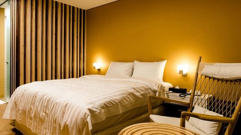 Hotel Khan
