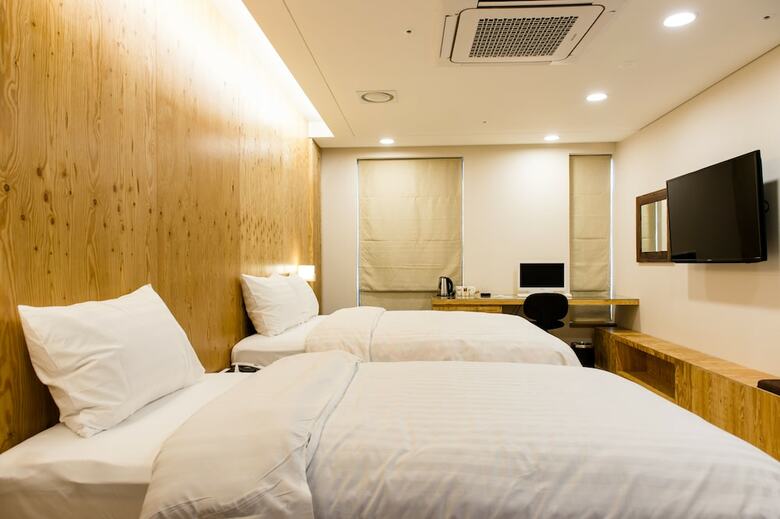 Hotel Khan