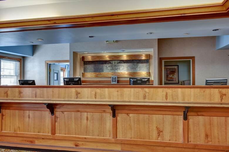 Hotel Two Trees Inn