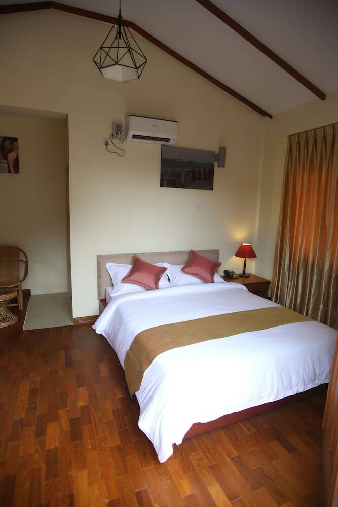 Hotel Ambassador Hill