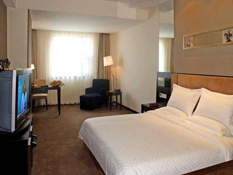 Sunjoy Hotel