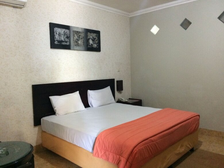 Crown Hotel