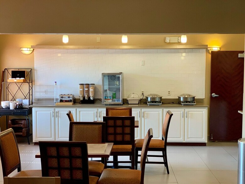 Hotel Country Inn & Suites By Radisson, Midway, Fl