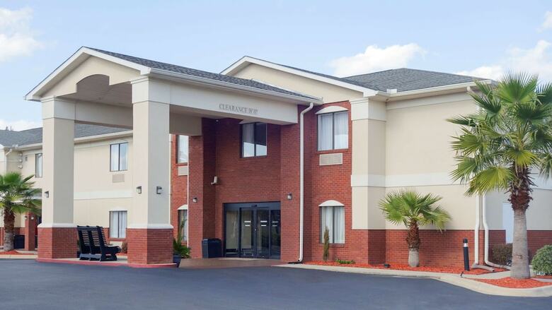 Hotel Country Inn & Suites By Radisson, Midway, Fl