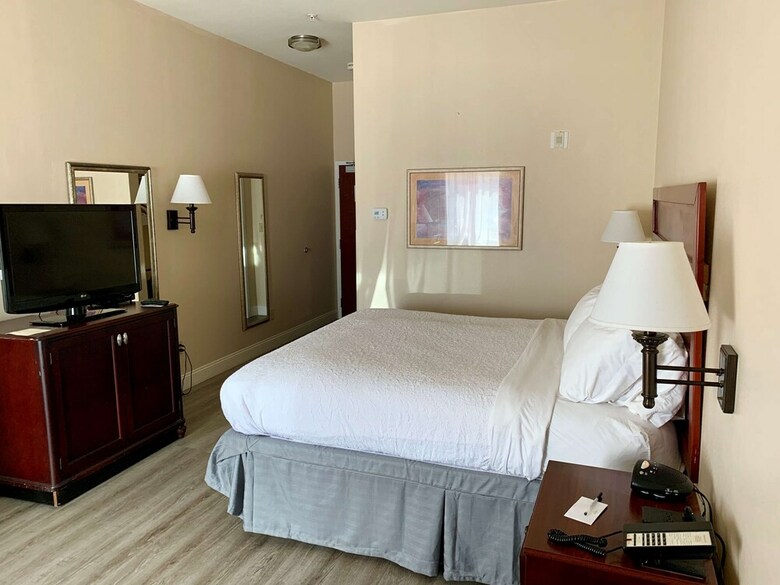 Hotel Country Inn & Suites By Radisson, Midway, Fl