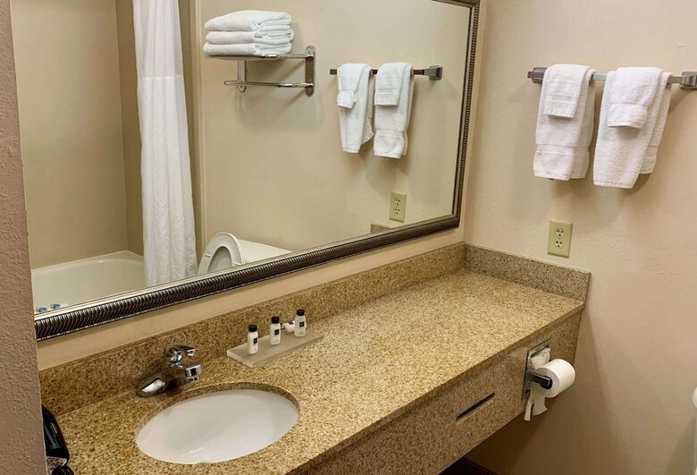 Hotel Country Inn & Suites By Radisson, Midway, Fl