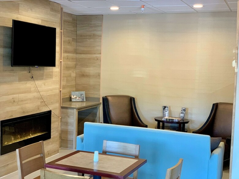 Hotel Country Inn & Suites By Radisson, Midway, Fl