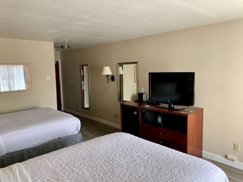 Hotel Country Inn & Suites By Radisson, Midway, Fl