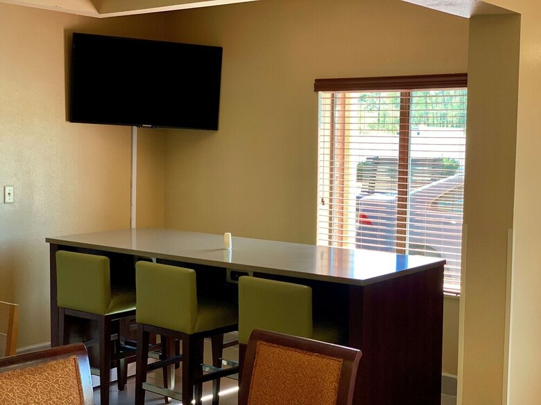 Hotel Country Inn & Suites By Radisson, Midway, Fl