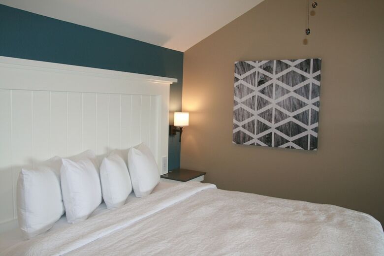 Hotel Waterside Suites & Marina
