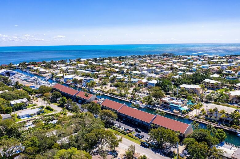 Hotel Waterside Suites & Marina