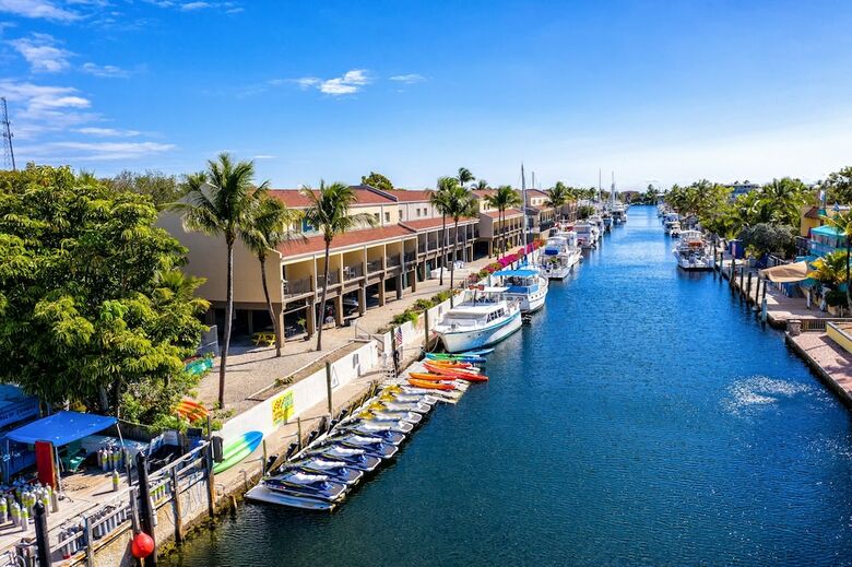 Hotel Waterside Suites & Marina