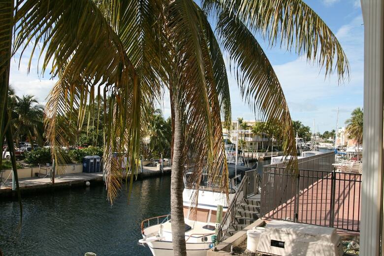 Hotel Waterside Suites & Marina