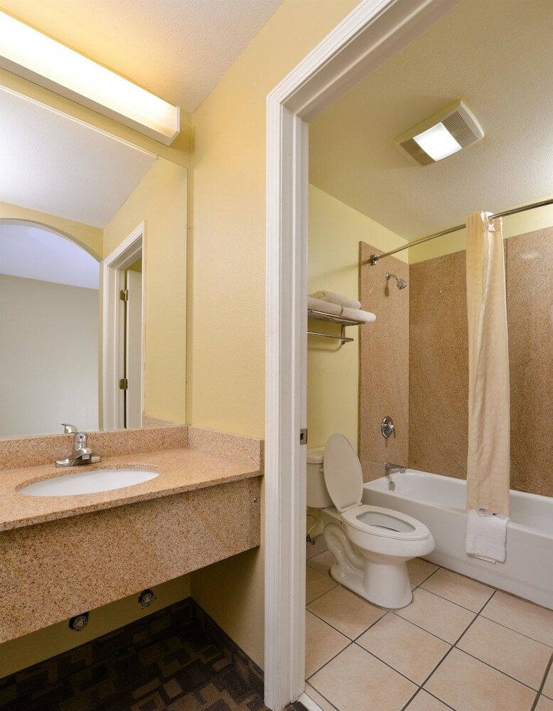 Motel Americas Best Value Inn & Suites University Ave