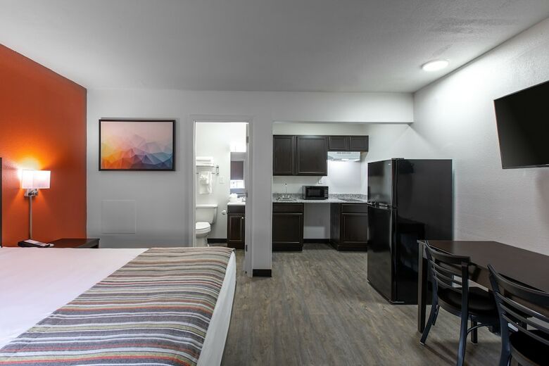 Motel Suburban Extended Stay Hotel
