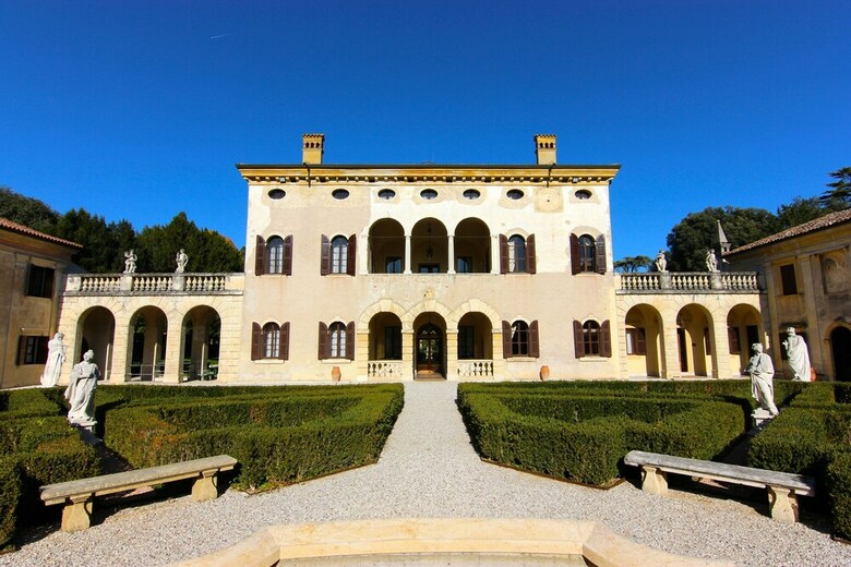Hotel Villa Giona