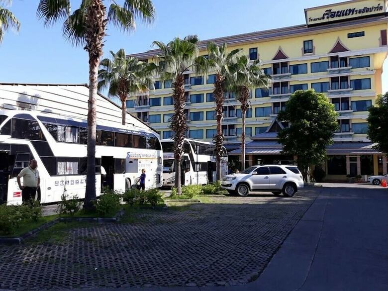 Ruean Phae Royal Park Hotel