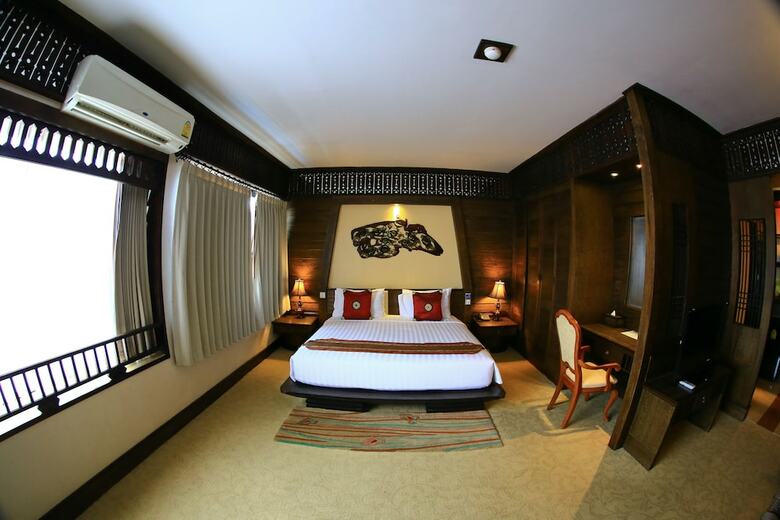 Ruean Phae Royal Park Hotel