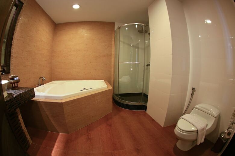 Ruean Phae Royal Park Hotel