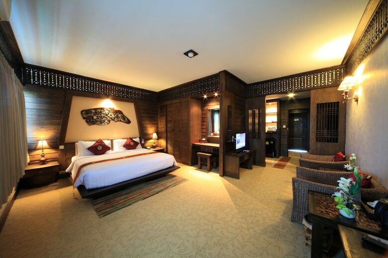 Ruean Phae Royal Park Hotel