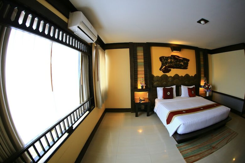 Ruean Phae Royal Park Hotel